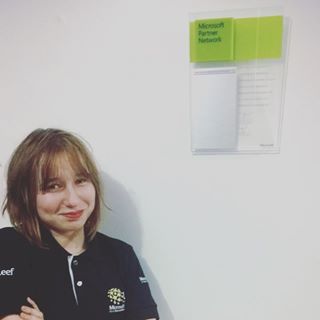De iPhone graças a Gisela Rao rainhaaaaaaaaa e já tirando foto com certificação da Leef. Somos uma das únicas empresas do mundo com certificação Microsoft silver!!!! LEEF RAINHAAAAAAA haters nadinha